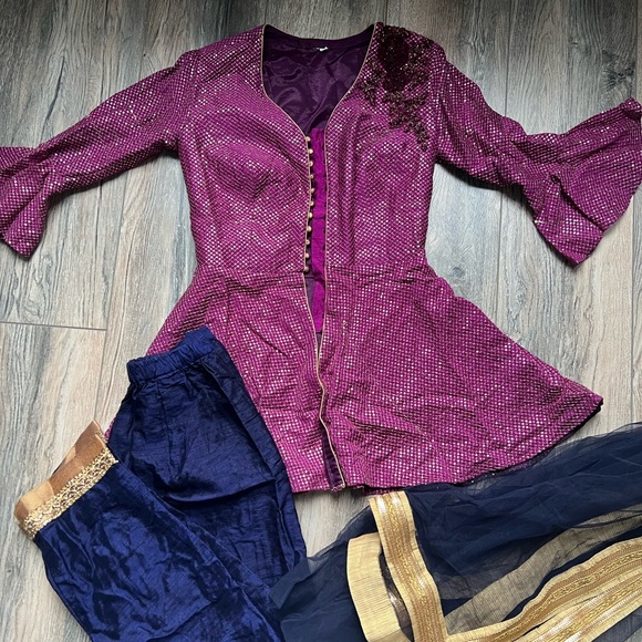 INDIAN SUIT - Picture 5 of 6